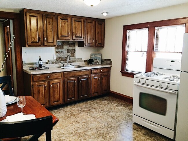 Photo - Beautiful 1 bedroom unit in West Milwaukee! Unit B