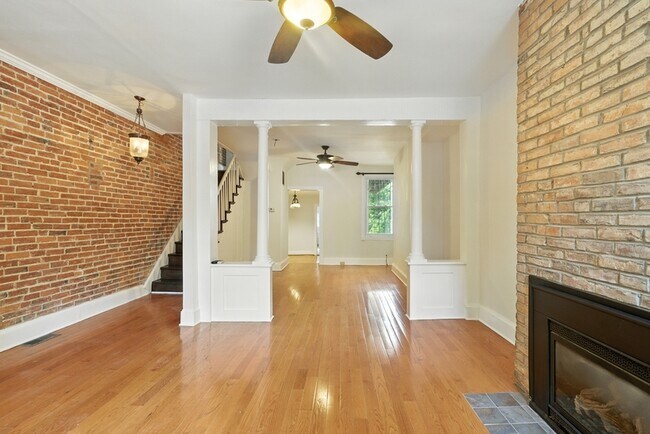 Photo - 877 W Lombard St Townhome
