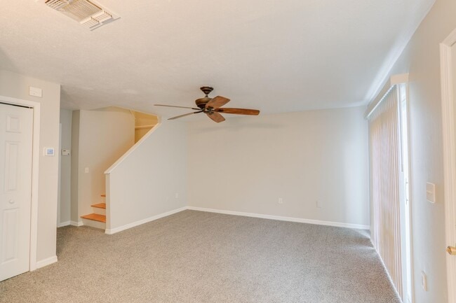 Photo - 1724 Townhall Ln