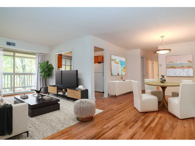 Building Photo - Montrose Manor Rental
