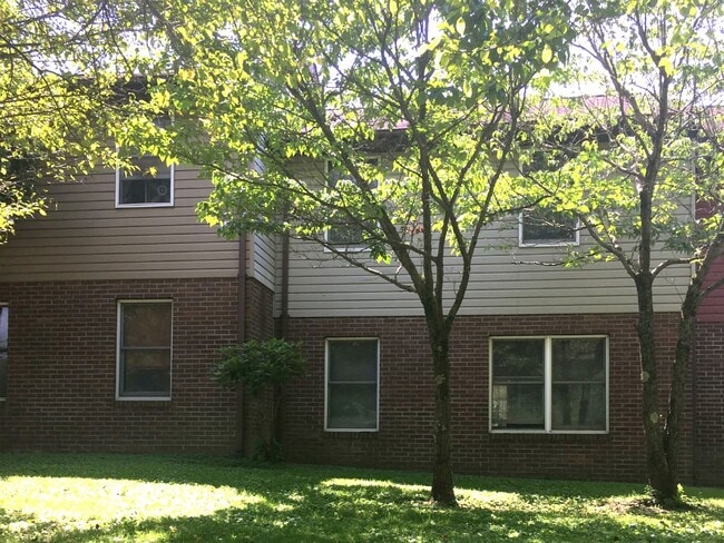 Photo - River Court Apartments