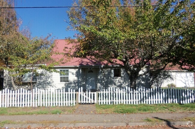 Building Photo - Special --1/2 off first months rent. Rental