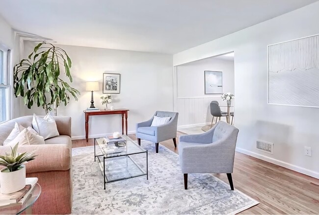 Photo - 6 Burgundy Ln