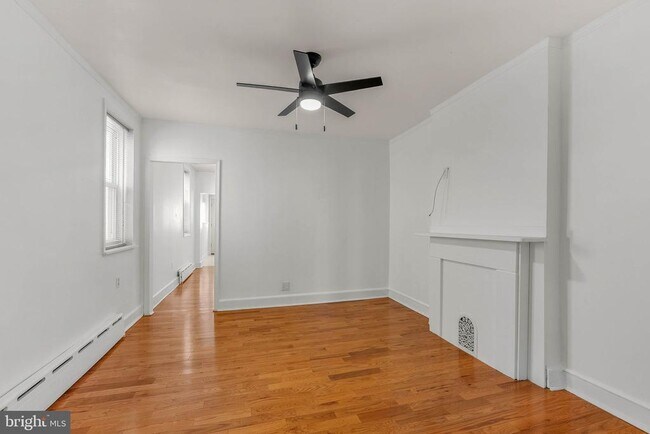 Photo - 2440 Carpenter St