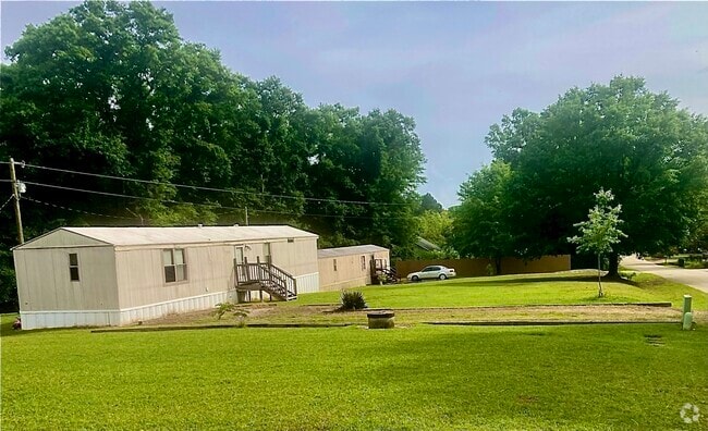 Building Photo - 131 Gaines Dr Rental