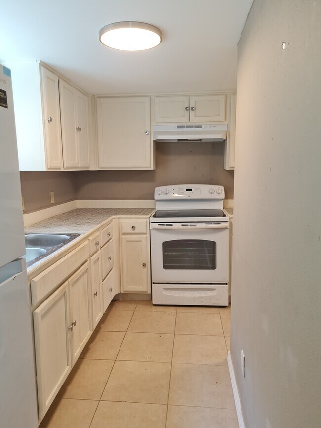 Photo - 2402 N Ed Carey Dr