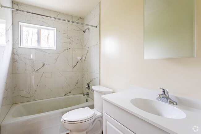 1BR, 1BA - 775SF - Bathroom