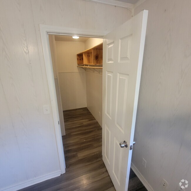 Building Photo - 312 Mesquite St Rental