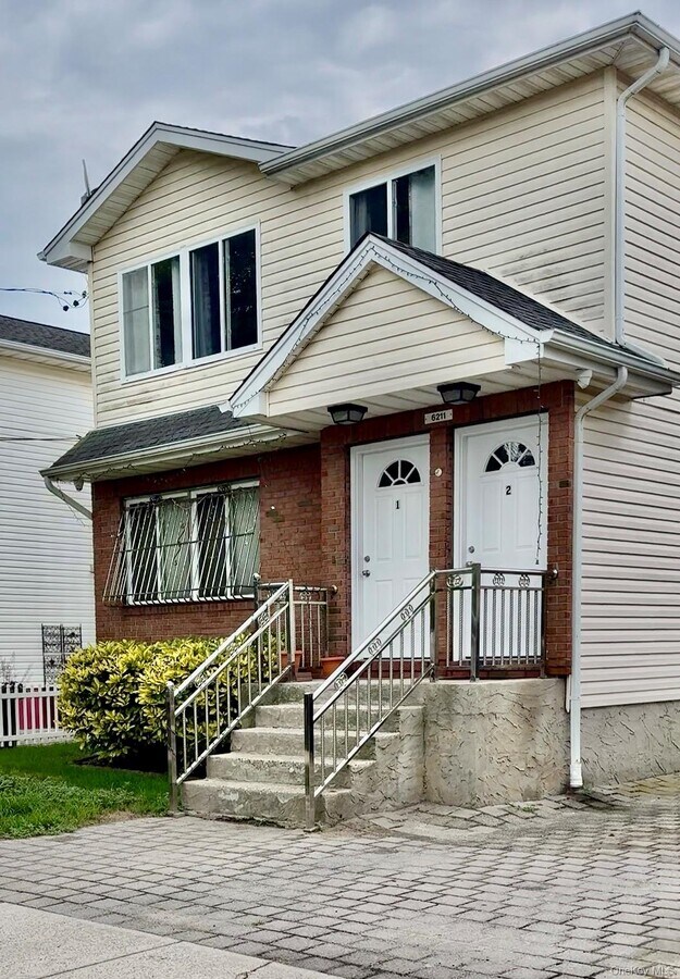 Photo - 62-11 Burchell Rd Unit 2