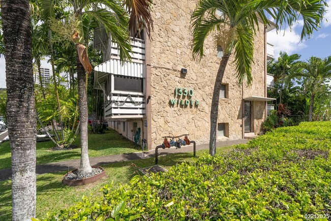 $1,790/ 1 BED / 1 BATH/ 1 PARKING IN MAKIKI - $1,790/ 1 BED / 1 BATH/ 1 PARKING IN MAKIKI Condo Unit 212