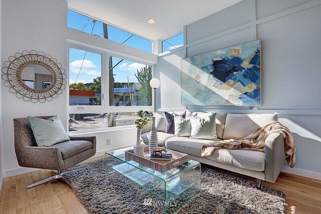 Photo - 632 10th Ave E