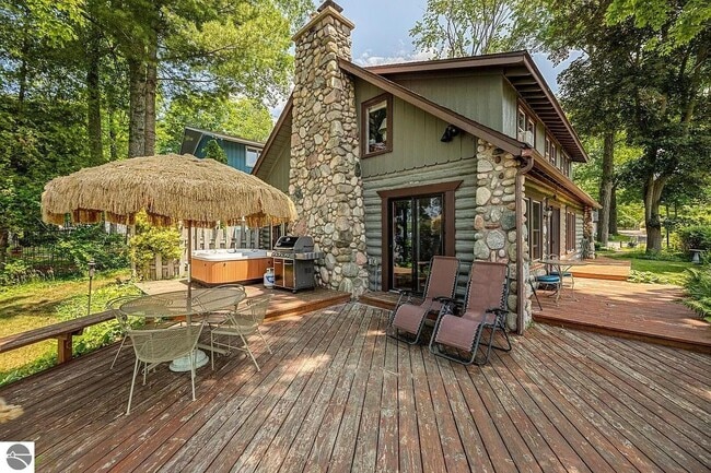 Photo - 843 N South Long Lake Rd