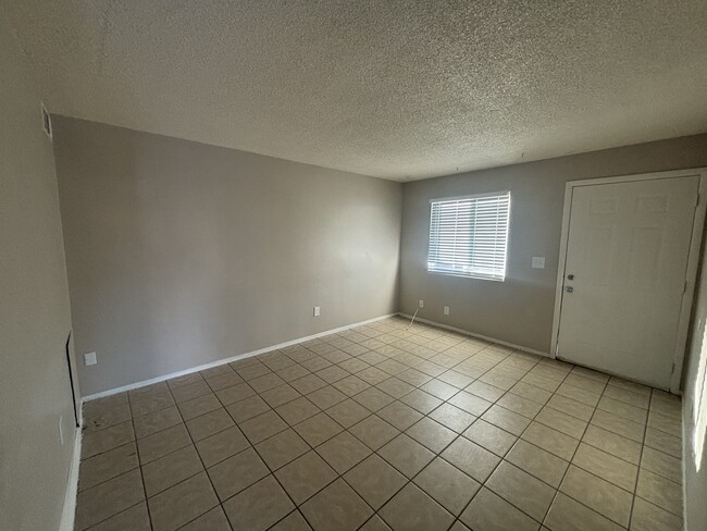 Photo - 420 E Navajo Rd