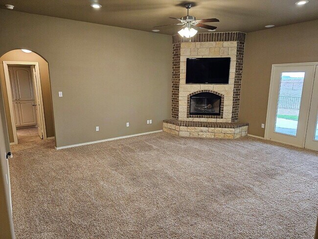 Photo - Wonderful Country Home with Plenty of Space!