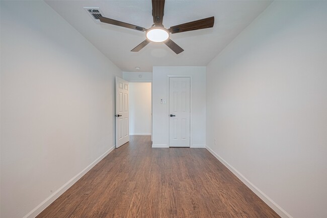 Photo - 2112 Walnut Ln