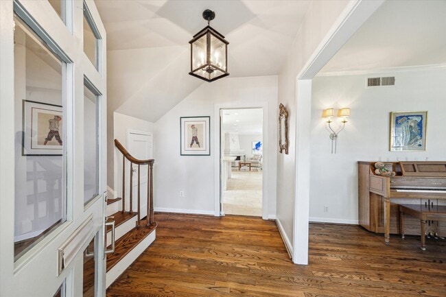 Photo - 2510 Locke Ln