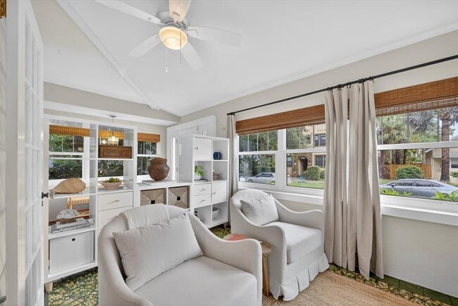 Photo - 221 13th Ave NE