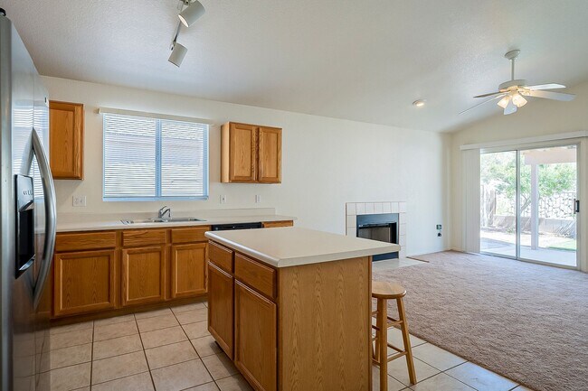 Photo - Warm Desert Living in La Cholla Ridge – 3 Bedroom Tucson Retreat