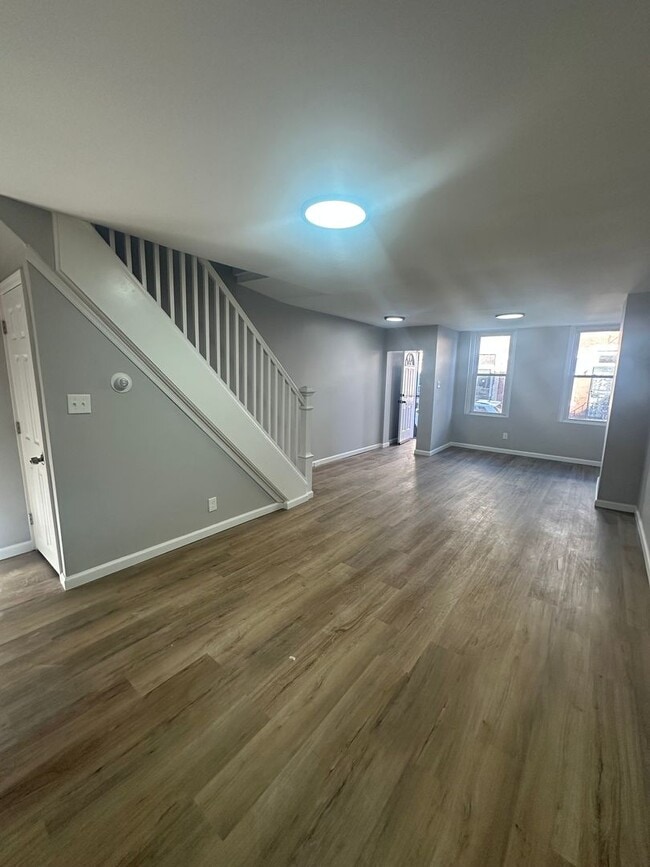 Photo - 2210 Greenwich St