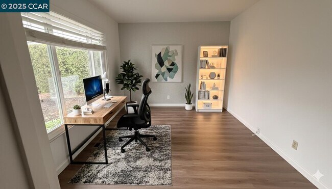 Photo - 913 Dartmouth Way