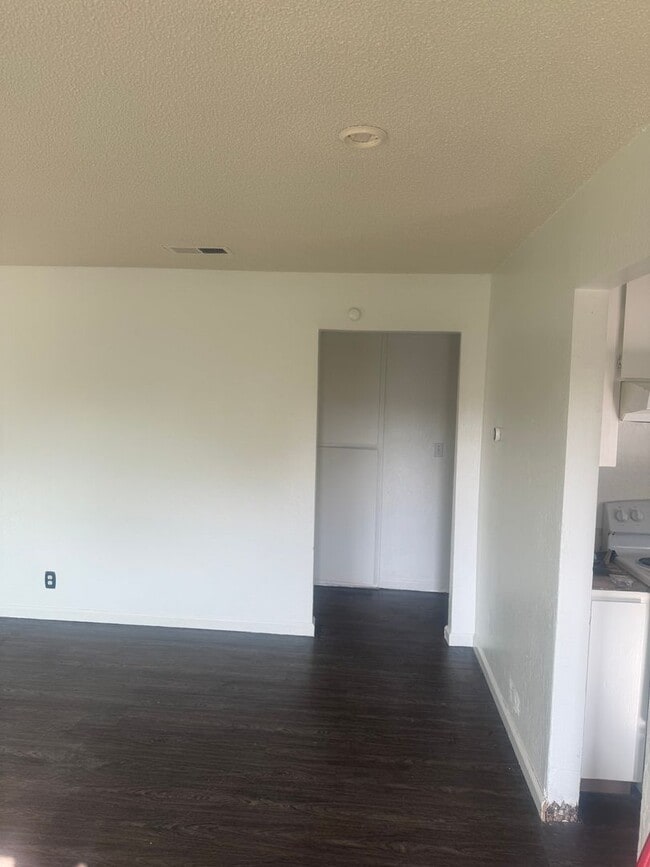 Photo - Spacious Condo near Shopping and Dining! Unidad 1