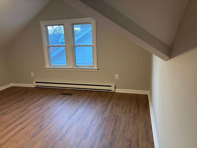 Building Photo - 105 Avon Ave