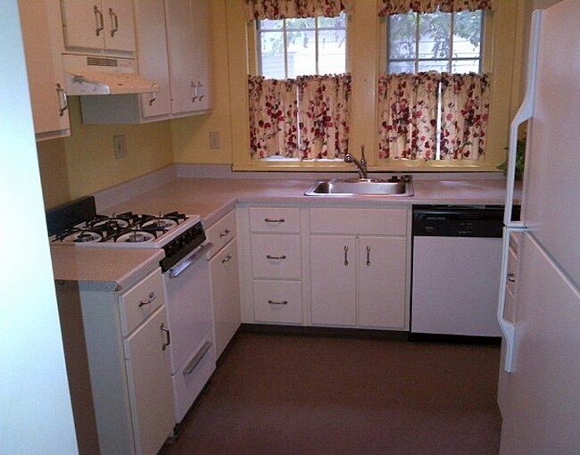 Photo - Charming 4 BD/2 BA home with large front porch behind optometry school and ELM Restaurant