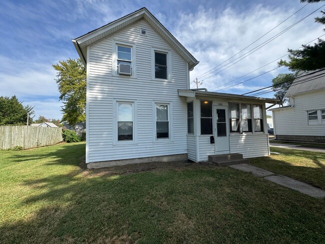 Building Photo - For Rent – 4 Bedroom Home in Moline (Hamil...