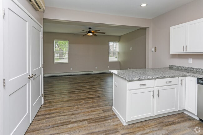 Studio, 1BA - 500 SF