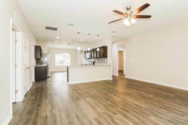 Photo - 6968 Loris Ln