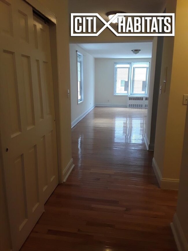 Photo - 1441 Metropolitan Ave Unit 1G