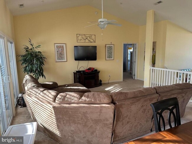 Photo - 18879 Forgotten Harbor Ct Unidad 103