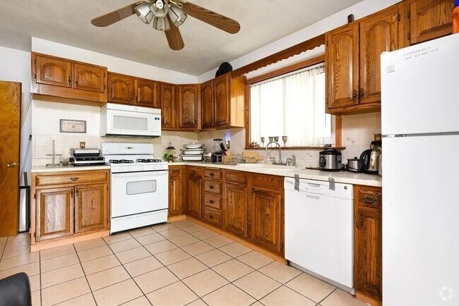 Building Photo - 469 Windsor St Unit 1 Rental