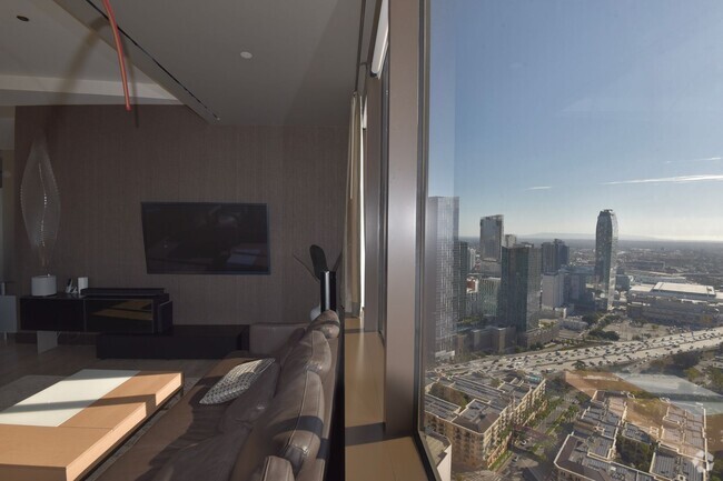 Building Photo - Live Above the Clouds – A 32nd-Floor Luxur... Rental