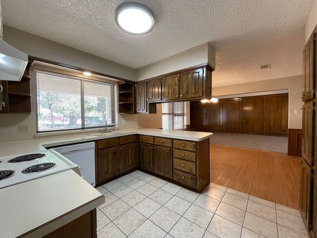 Photo - AVAILABLE NOW 3 BEDROOM 2 BATH HOME IN BUR...