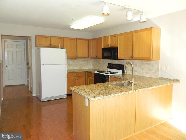 Photo - 33 Hampton Ct