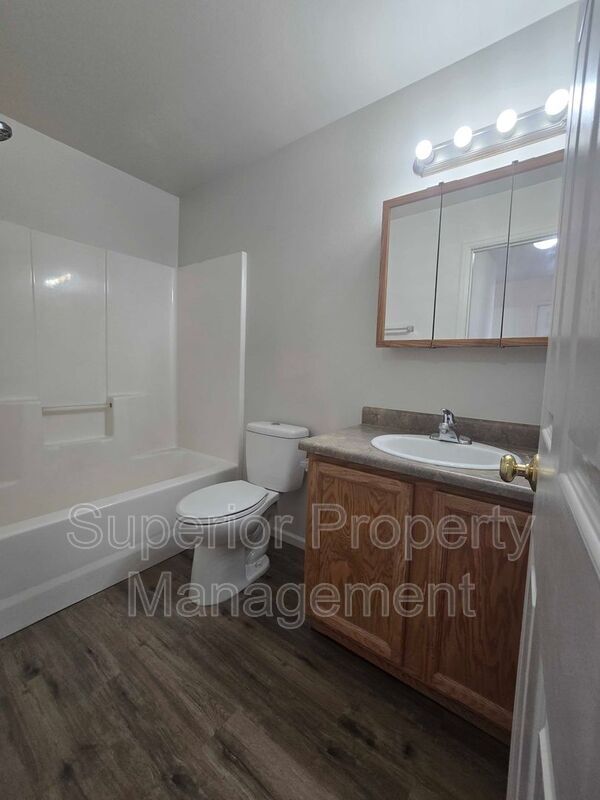 Photo - 623 W 2nd St