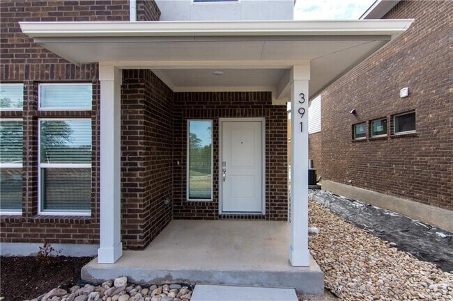 Building Photo - 605 W South St Rental