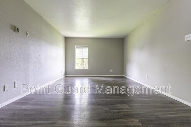 Photo - 4550 West Kiest Boulevard - 1034