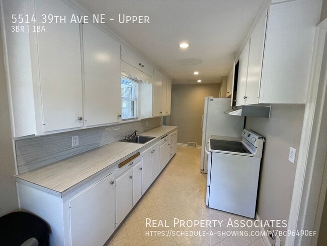 Building Photo - 5514 39th Ave NE Unit Upper Rental