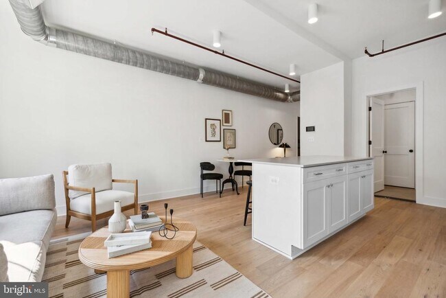 Photo - 901 King St Unit 102