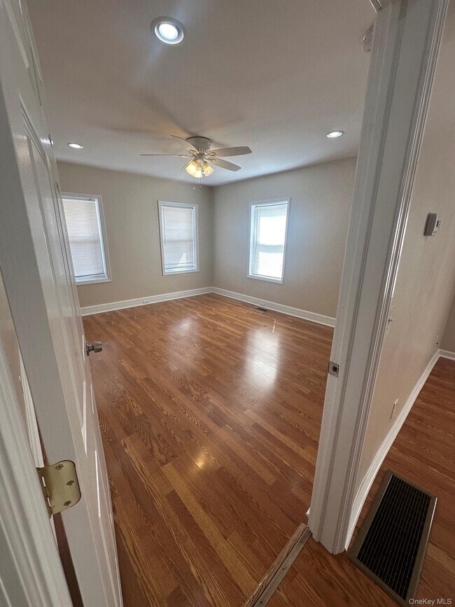 29 Fort Putnam St Unit 1