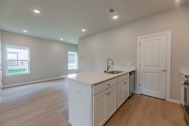 Photo - 1602 SW Poigai Wy