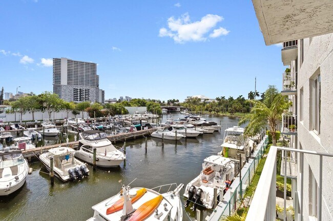 Photo - 1720 NW N River Dr Condo Unit 308