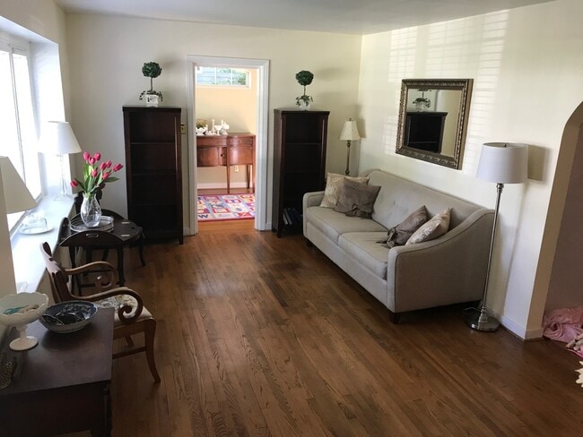 Photo - Beautiful 4bdrm/2.5 bath Cape-cod  located in the West End!