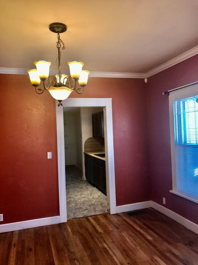 Photo - 4 Bedroom, 2 Bath in Sunset Terrace!