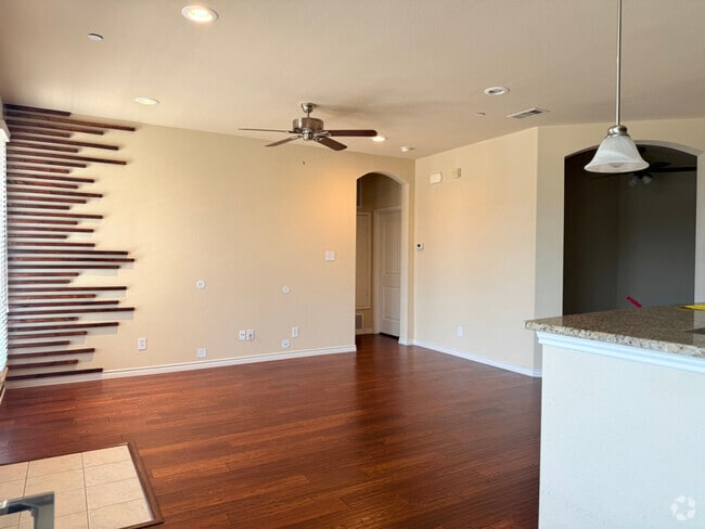 Building Photo - 950 Henderson St Rental