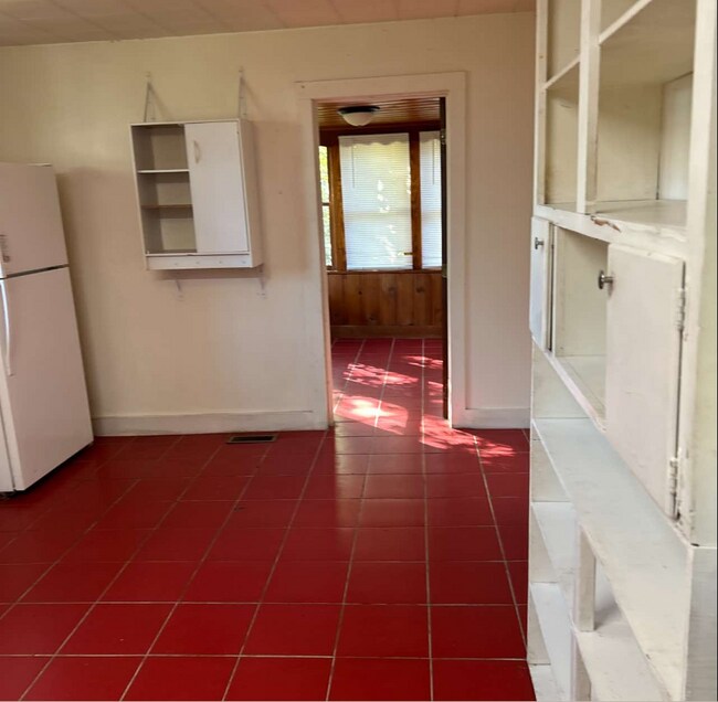 Photo - 110 E Burgess St