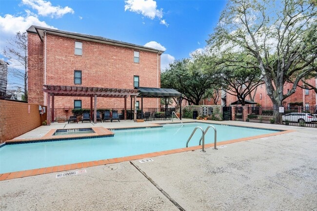 Building Photo - 4041 Drake St Unit 116