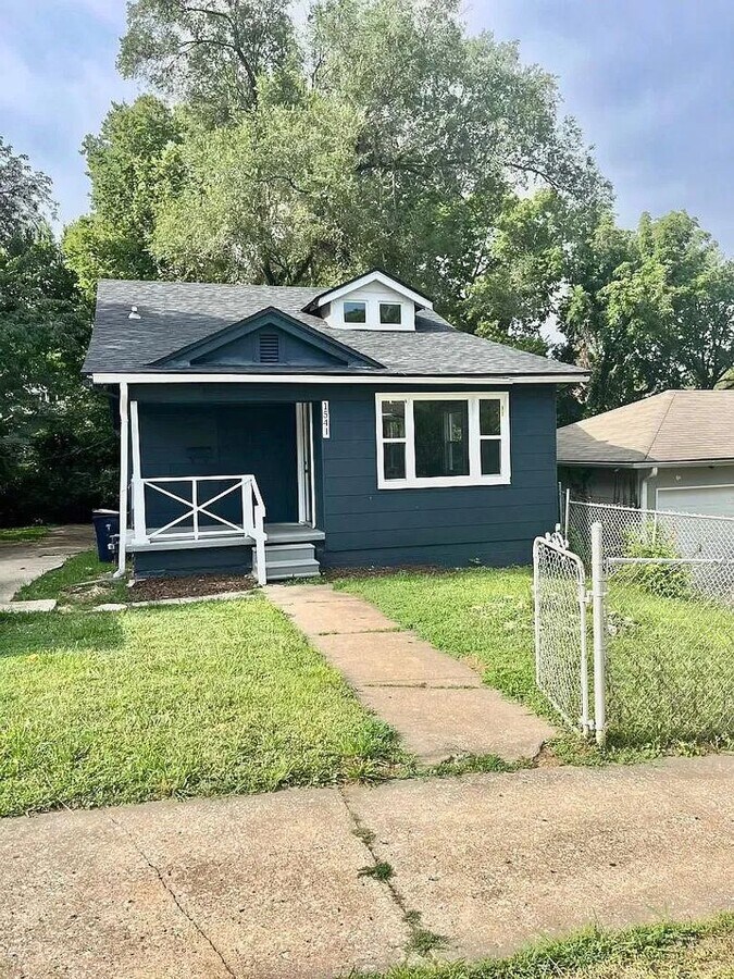 Photo - 1541 E 50th St House